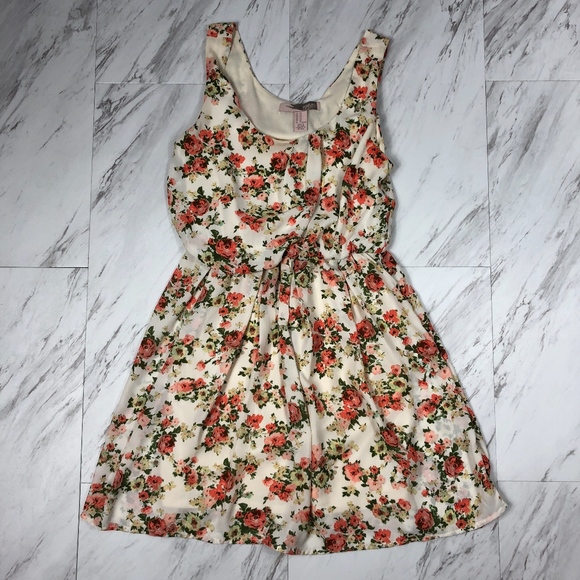 Forever 21 Dresses & Skirts - NWOT Forever 21 Cream Floral Print Dress Size XS!
